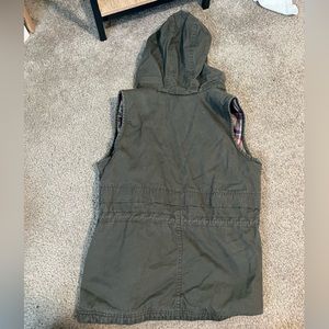 Columbia olive green vest; size XS
